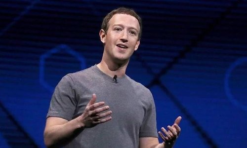 PROTOŽE TO JE JEDNA Z MÁLA BAREV, KTEROU MARK ZUCKERBERG DÍKY OČNÍ VADĚ ROZPOZNÁVÁ